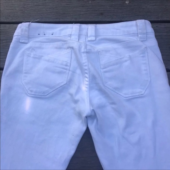 White skinny jeans frayed bottoms - Picture 3 of 5